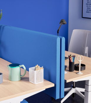 hali s136 Tisch mit Akustikpaneel im modernen Open Office