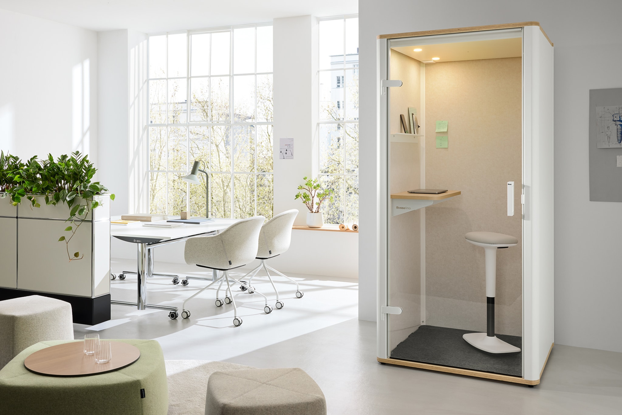 Fokusbox Bosse Bosselino Uno mit Glasfront und heller Innenausstattung